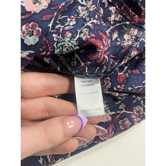 Charming Charlie Women’s Floral Blouse V Neck Size Small Top A9 - Picture 7 of 7